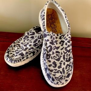 Leopard Size 9 Hey Dude